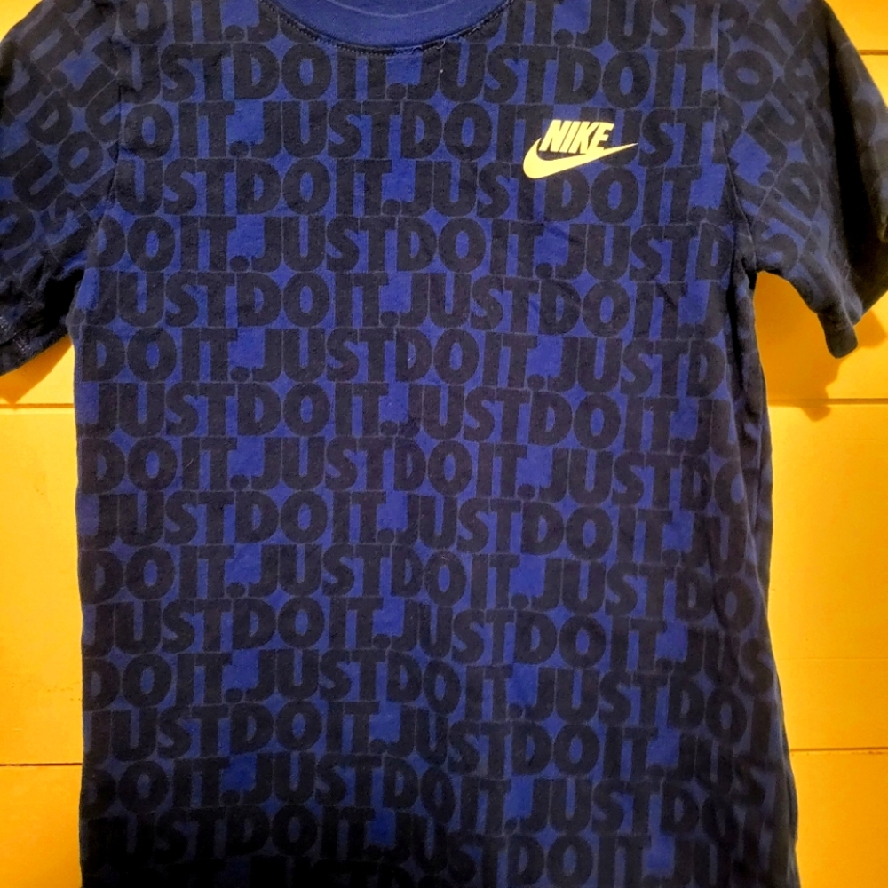 Nike tee, size large 12/14.